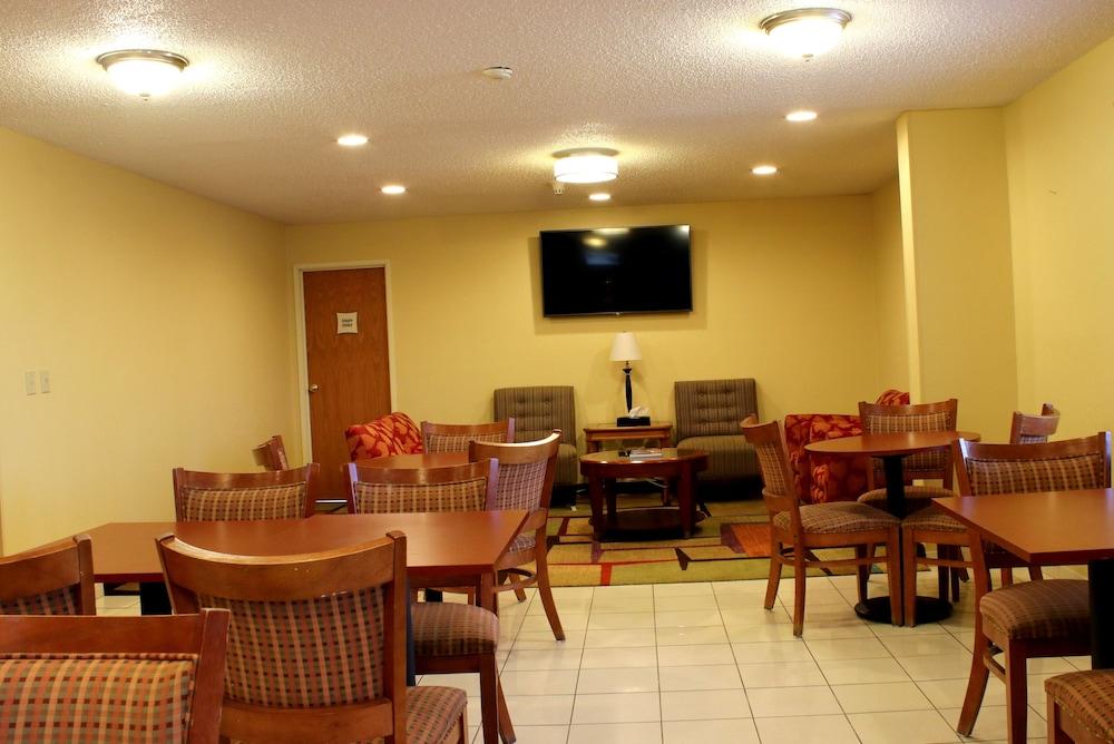 Days Inn & Suites By Wyndham Bloomington/Normal Il Exterior photo